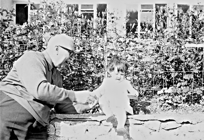grandad-and-grandaughter-roobee