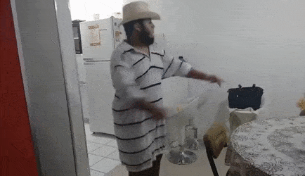 detaileddeafeningelectriceel-small